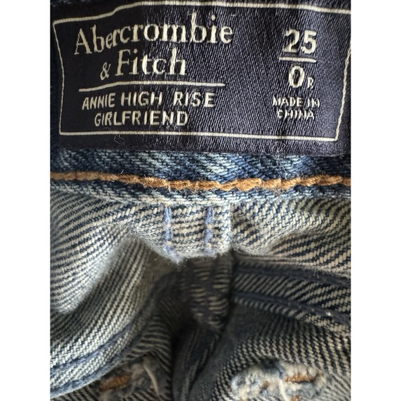 Abercrombie  Fitch Annie High-Rise Girlfriend Distressed Jeans Size 25/0 raw hem - Picture 3 of 4